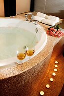 The Riverside Hotel & Motel