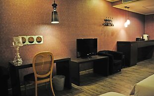 The Riverside Hotel & Motel