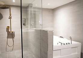 The Riverside Hotel & Motel