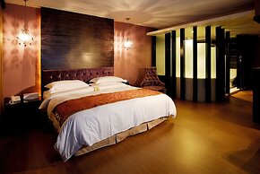 The Riverside Hotel & Motel