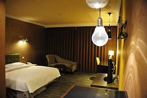 The Riverside Hotel & Motel