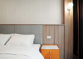 The Riverside Hotel & Motel