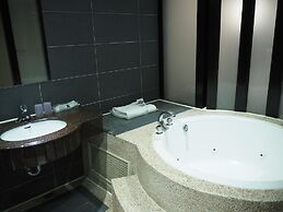 The Riverside Hotel & Motel