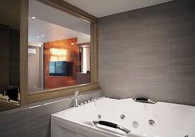 The Riverside Hotel & Motel