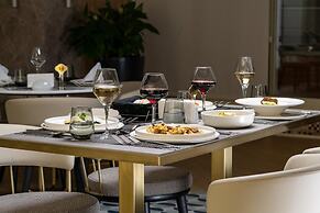 Trendy Palm Beach (Adults Only, 16+)
