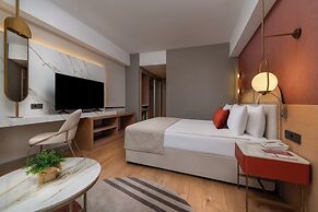 Trendy Palm Beach (Adults Only, 16+)