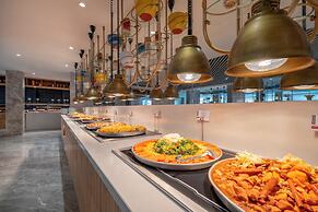 Trendy Palm Beach (Adults Only, 16+)