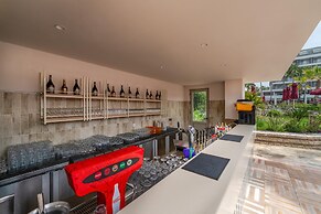 Trendy Palm Beach (Adults Only, 16+)