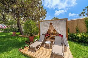 Trendy Palm Beach (Adults Only, 16+)