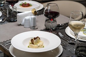 Trendy Palm Beach (Adults Only, 16+)