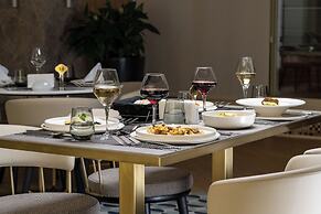 Trendy Palm Beach (Adults Only, 16+)