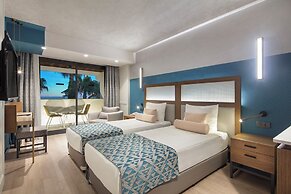 Trendy Side Beach (Adults Only, 16+)