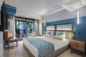 Trendy Side Beach (Adults Only, 16+)