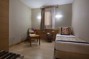 Trendy Side Beach (Adults Only, 16+)