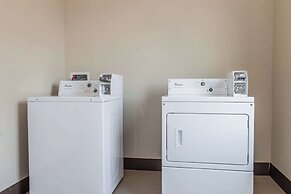Comfort Suites Rensselaer near Fair Oaks
