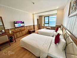 Serene Beach Hotel Danang