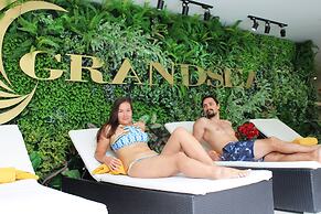 Grand Sea Hotel