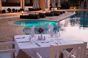 Los Flamencos Aparthotel