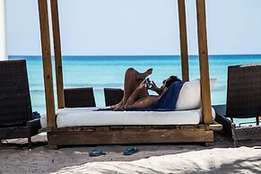 Los Flamencos Aparthotel