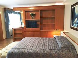 Cosmos Hotel
