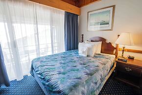 Waves Oceanfront Resort