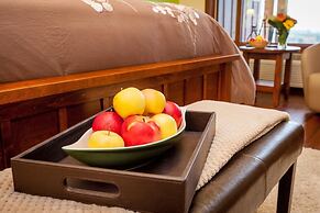 Hillcrest Farm Market B&B