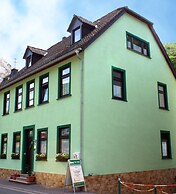 Ferienwohnungen & Gästezimmer Kachel