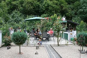 Ferienwohnungen & Gästezimmer Kachel