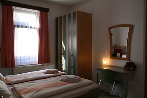 Ferienwohnungen & Gästezimmer Kachel
