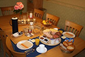 Ferienwohnungen & Gästezimmer Kachel