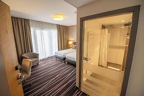 Brit Hotel Lodge