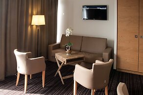 Brit Hotel Lodge
