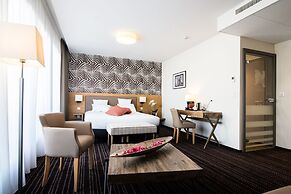 Brit Hotel Lodge