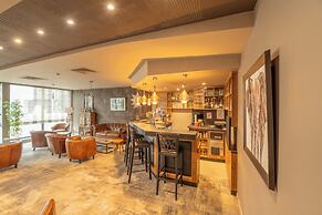 Brit Hotel Lodge