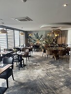 Brit Hotel Lodge