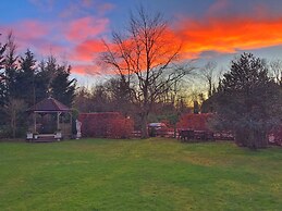 Little Silver Country Hotel