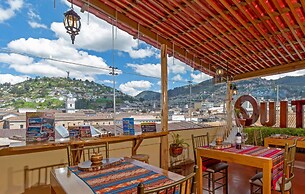 Friends Hotel & Rooftop - Historic Center & Museums