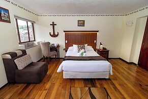 Friends Hotel & Rooftop - Historic Center & Museums