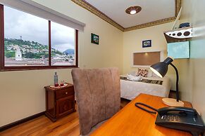 Friends Hotel & Rooftop - Historic Center & Museums