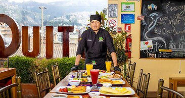 Friends Hotel & Rooftop - Historic Center & Museums