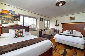 Friends Hotel & Rooftop - Historic Center & Museums