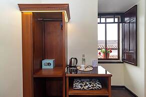 Friends Hotel & Rooftop - Historic Center & Museums