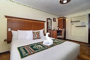 Friends Hotel & Rooftop - Historic Center & Museums