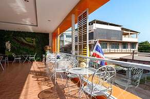 Klang Muang at Nongkhai Hotel