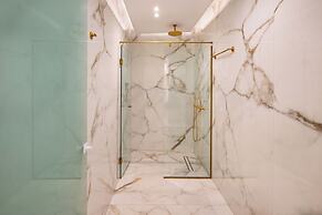 Aura Suites