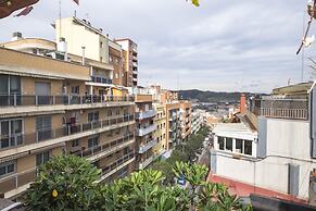 Atico con terraza y Barbacoa, junto linea Metro de BCN