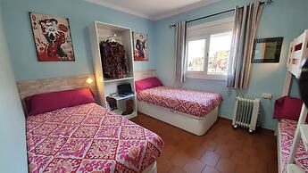Atico con terraza y Barbacoa, junto linea Metro de BCN