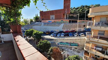 Atico con terraza y Barbacoa, junto linea Metro de BCN