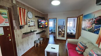 Atico con terraza y Barbacoa, junto linea Metro de BCN