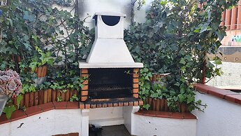 Atico con terraza y Barbacoa, junto linea Metro de BCN